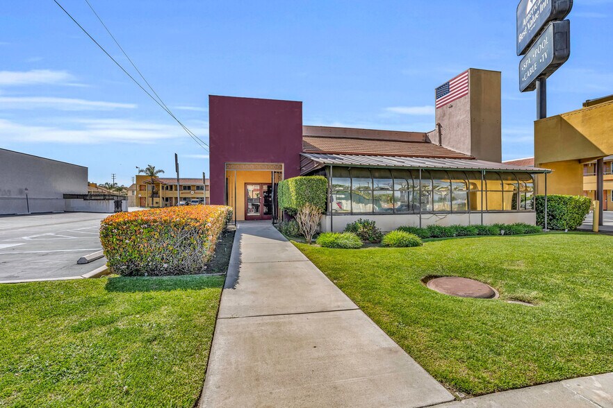 437 S Azusa Ave, Azusa, CA à louer - Photo principale - Image 1 de 8