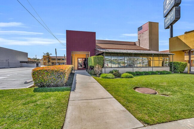 Plus de détails pour 437 S Azusa Ave, Azusa, CA - Commerce de détail à louer