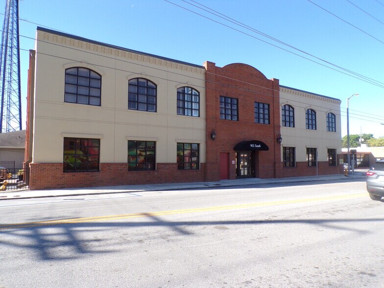 902 S Florida Ave, Lakeland, FL à louer - Photo du bâtiment - Image 2 de 17