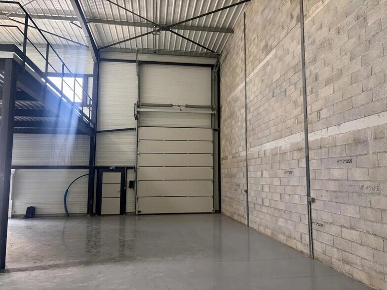 Flex dans Signes à louer - Photo du bâtiment - Image 2 de 8