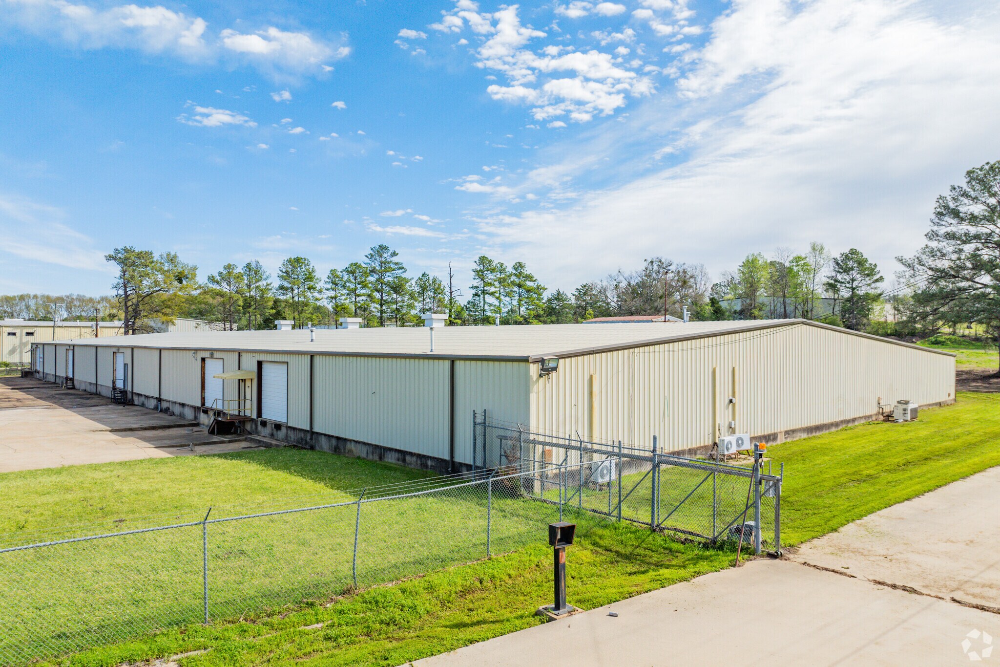 1014 Industrial Park Dr, Clinton, MS for sale Building Photo- Image 1 of 11