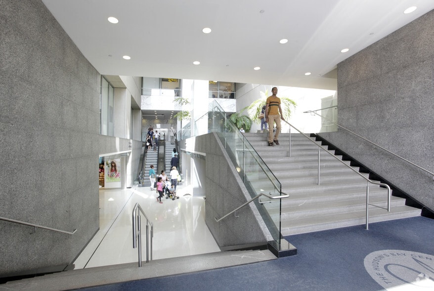 2 Bloor St E, Toronto, ON à louer - Photo intérieure - Image 2 de 9