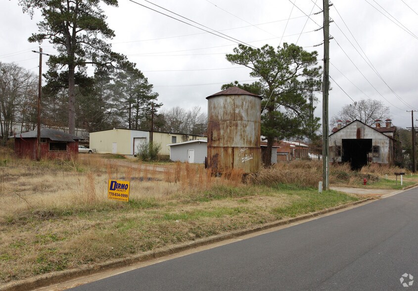 320 N Aycock St, Carrollton, GA à vendre - Photo du bâtiment - Image 2 de 3