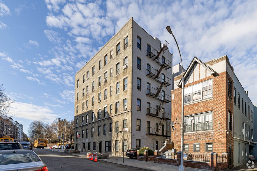 181 W Tremont Ave, Bronx, NY à vendre - Photo du bâtiment - Image 2 de 5