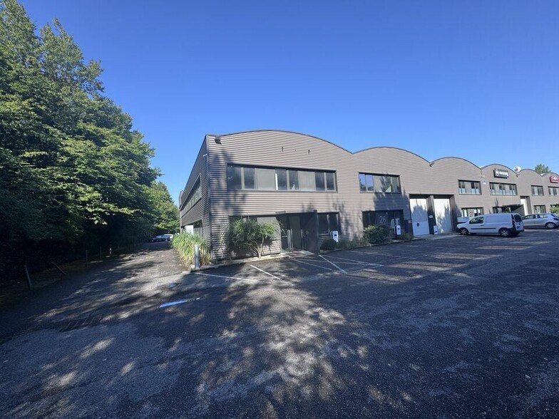12 Chemin Des Gorges, Dardilly for lease - Building Photo - Image 1 of 14