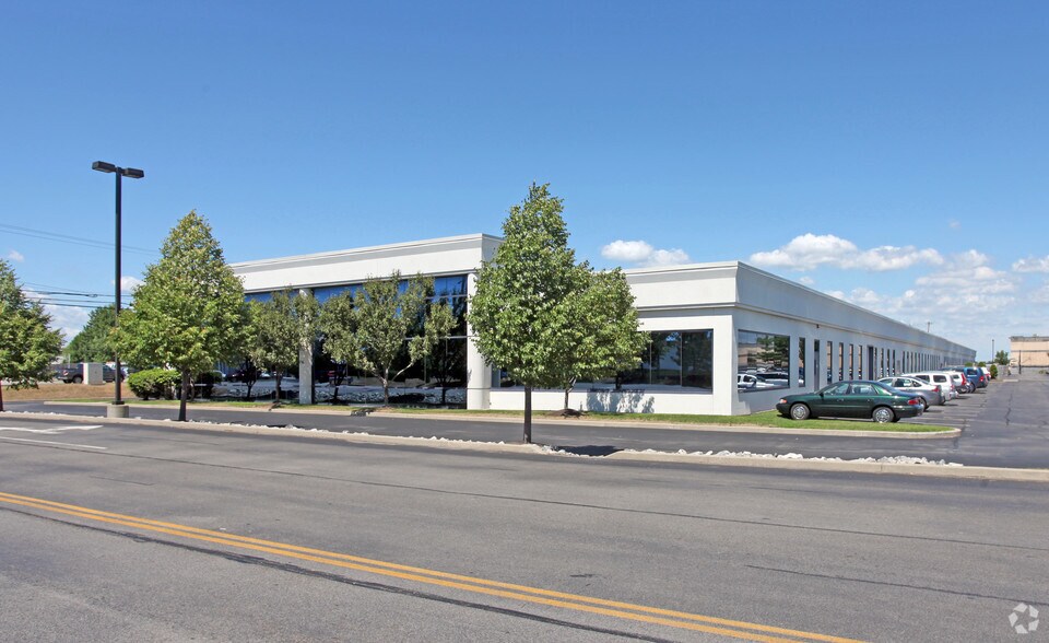 455 Cayuga Rd, Cheektowaga, NY for lease - Primary Photo - Image 1 of 13