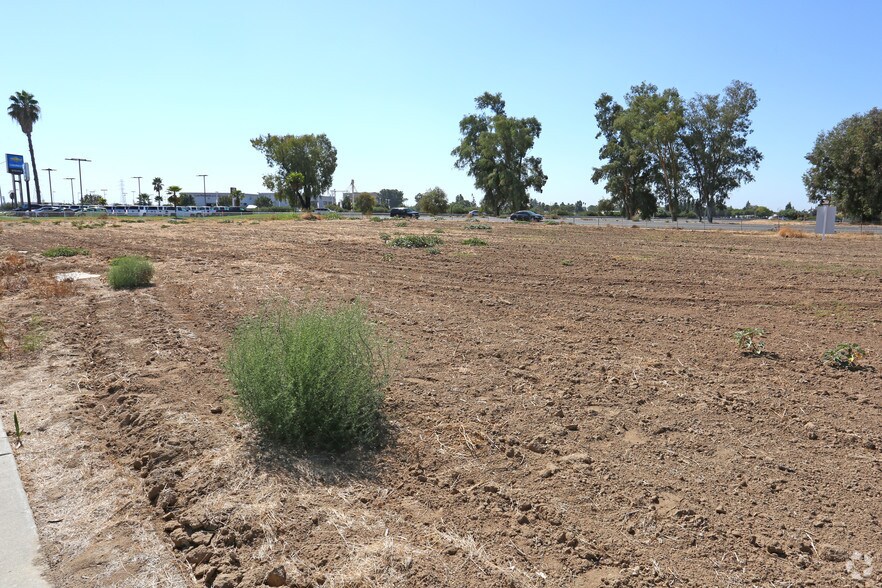 308 Carlyle Way, Chowchilla, CA à vendre - Photo du bâtiment - Image 2 de 2