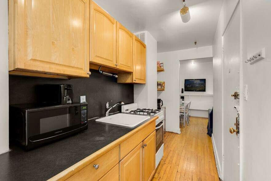 206-208 E 35th St, New York, NY for sale - Building Photo - Image 3 of 12