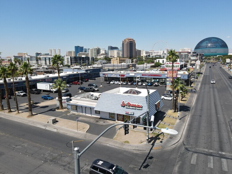 525-577 E Twain Ave, Las Vegas, NV à louer - Photo du bâtiment - Image 2 de 6