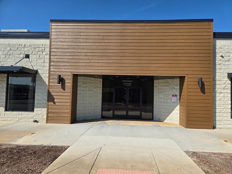 705 Illinois Ave, Joplin, MO à louer - Photo du bâtiment - Image 2 de 9