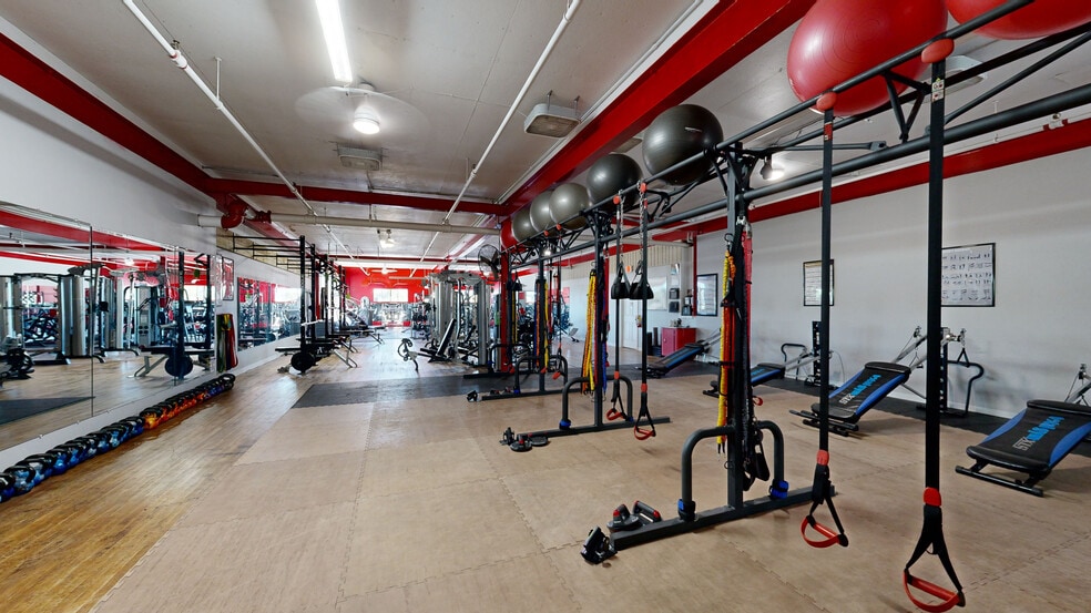 218-326 Wisconsin Dr, Jefferson, WI for lease - Matterport 3D Scan - Image 2 of 23