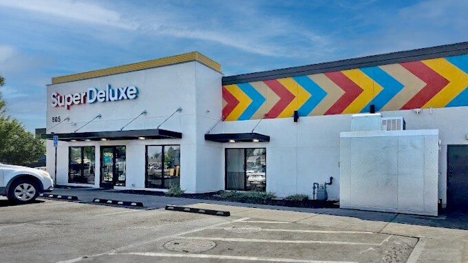 805 NE 3rd St, Bend, OR à louer - Photo du bâtiment - Image 2 de 8