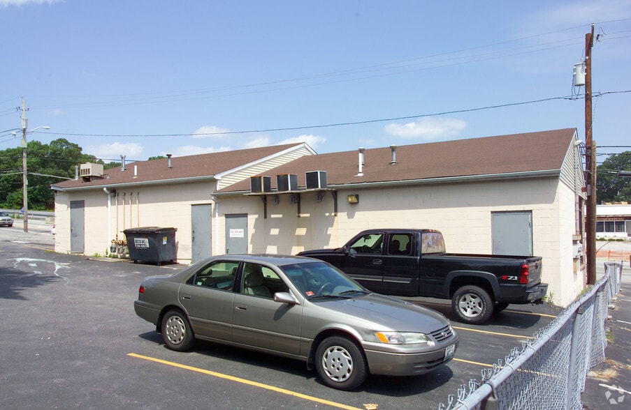 1714-1718 Mineral Spring Ave, Providence, RI for lease - Building Photo - Image 2 of 6