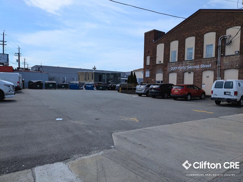 2001 42nd St, North Bergen, NJ à louer - Photo du bâtiment - Image 2 de 7