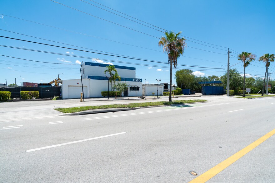 1126 Dr Martin Luther King Jr Blvd, Pompano Beach, FL à vendre - Photo du bâtiment - Image 1 de 14
