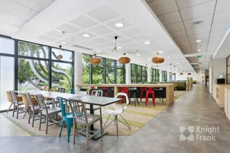 65 Rue Camille Desmoulins, Issy-les-Moulineaux for lease Interior Photo- Image 1 of 9