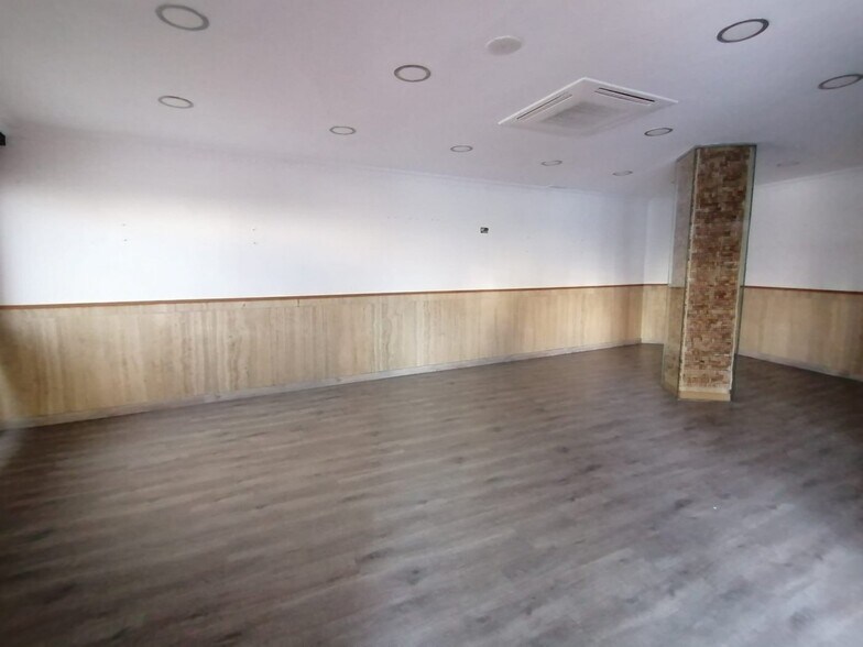 Commerce de détail dans Cáceres, Cáceres à vendre - Photo du bâtiment - Image 2 de 9