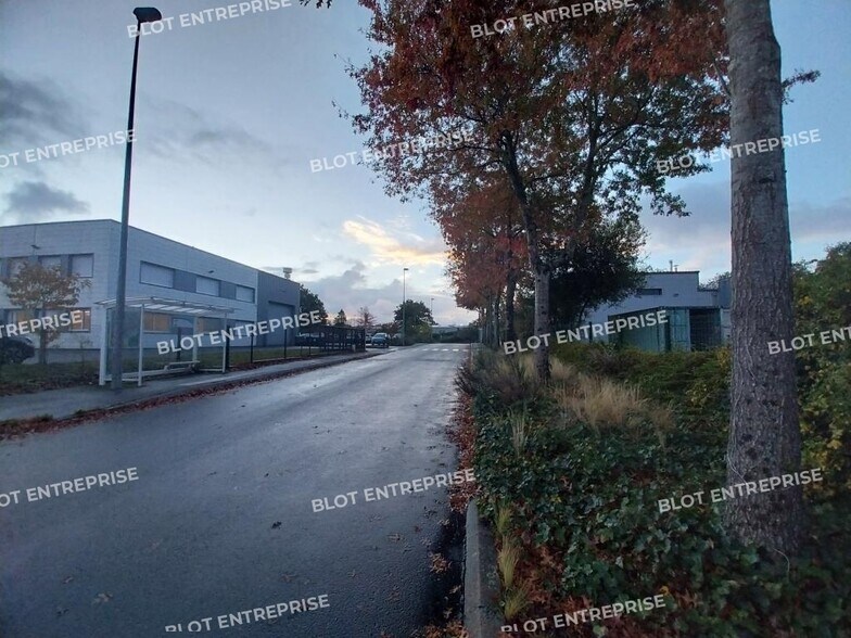 Flex dans Saint-Nazaire à louer - Photo du bâtiment - Image 2 de 6