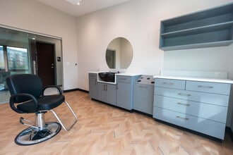 4801 Quail Crest Pl, Lawrence, KS for lease Interior Photo- Image 2 of 13