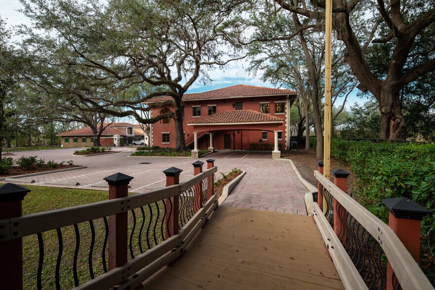 2420 Brunello Trace, Lutz, FL à vendre - Photo du bâtiment - Image 2 de 19