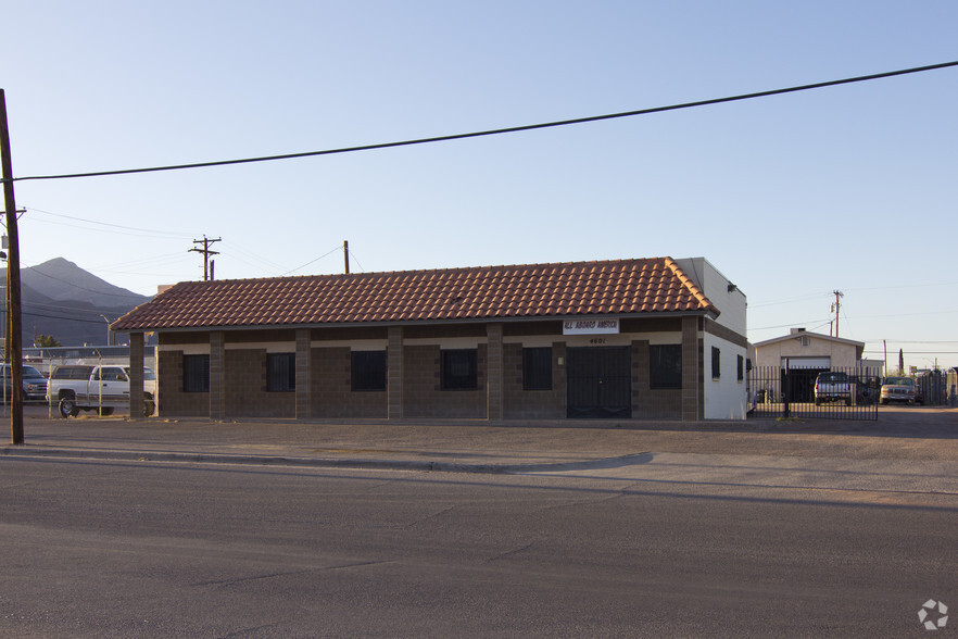 4601 Titanic Ave, El Paso, TX à louer - Photo du bâtiment - Image 2 de 19