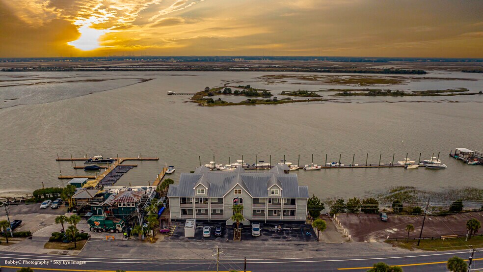 103 Palm Blvd, Isle Of Palms, SC à vendre - Photo du bâtiment - Image 1 de 23