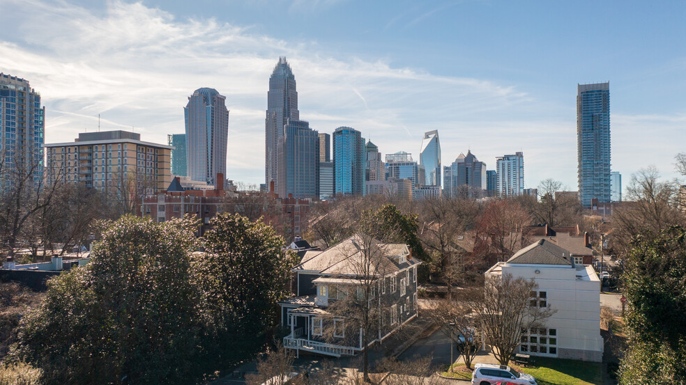 326 W 10th St W, Charlotte, NC à vendre - Photo du bâtiment - Image 1 de 1