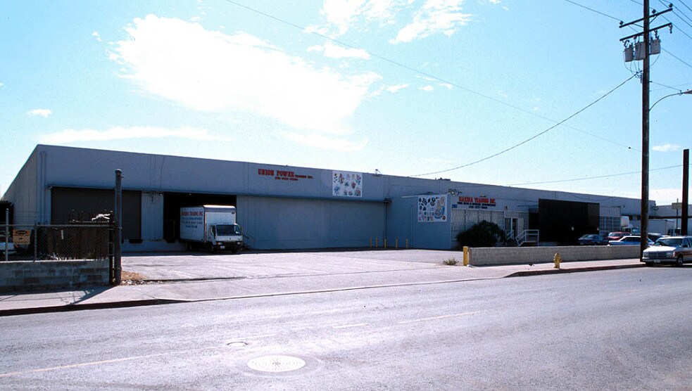 2110 E 25th St, Vernon, CA à louer - Photo du bâtiment - Image 3 de 6