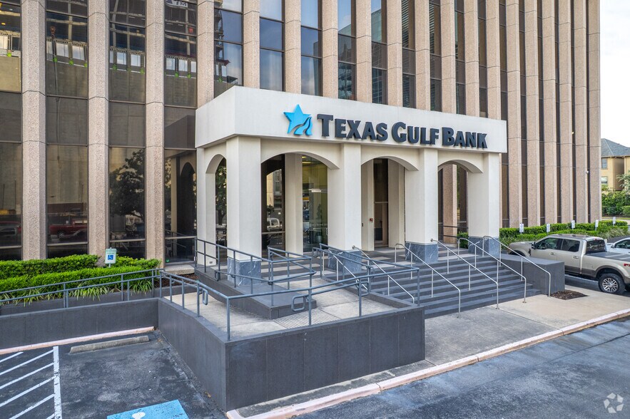 900 Town & Country Blvd, Houston, TX à louer - Photo du bâtiment - Image 2 de 4