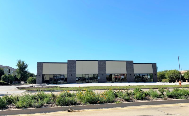409 Town Center Blvd, Champaign, IL for lease - Primary Photo - Image 1 of 9