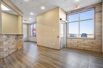 2201 36th Ave SW, Minot, ND à louer Photo intérieure- Image 2 de 28