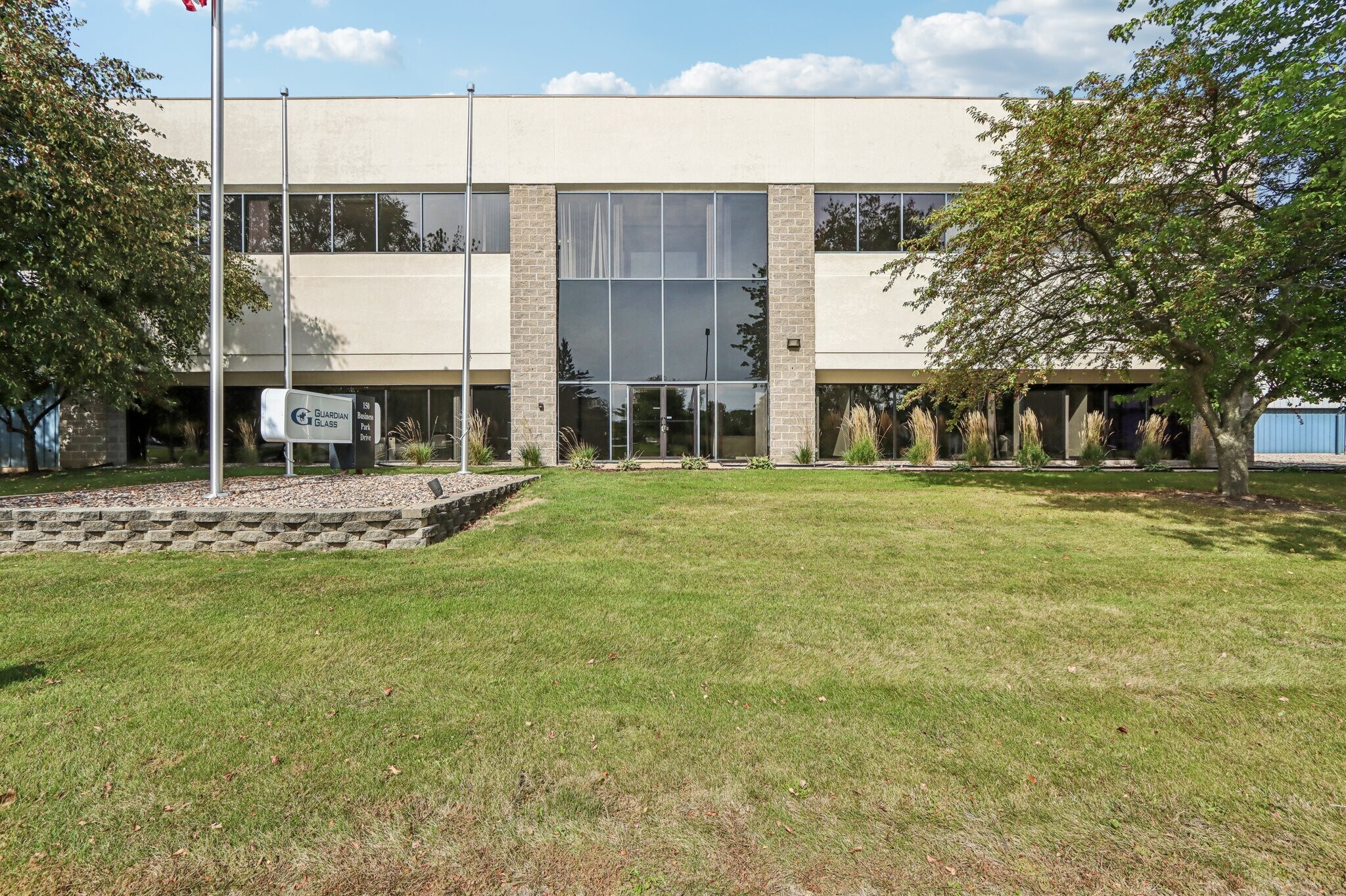 150 Business Park Dr, Sun Prairie, WI à louer Photo du bâtiment- Image 1 de 10