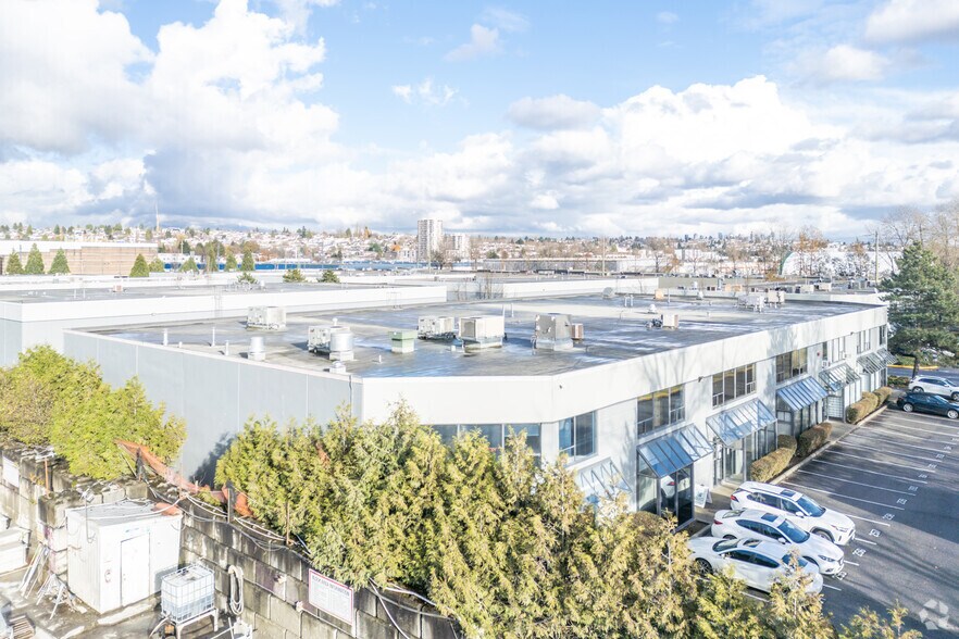 334 E Kent Ave S, Vancouver, BC à louer - Photo du bâtiment - Image 3 de 4