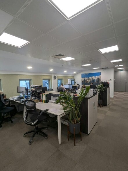 11 Berkeley St, London for lease - Building Photo - Image 2 of 6