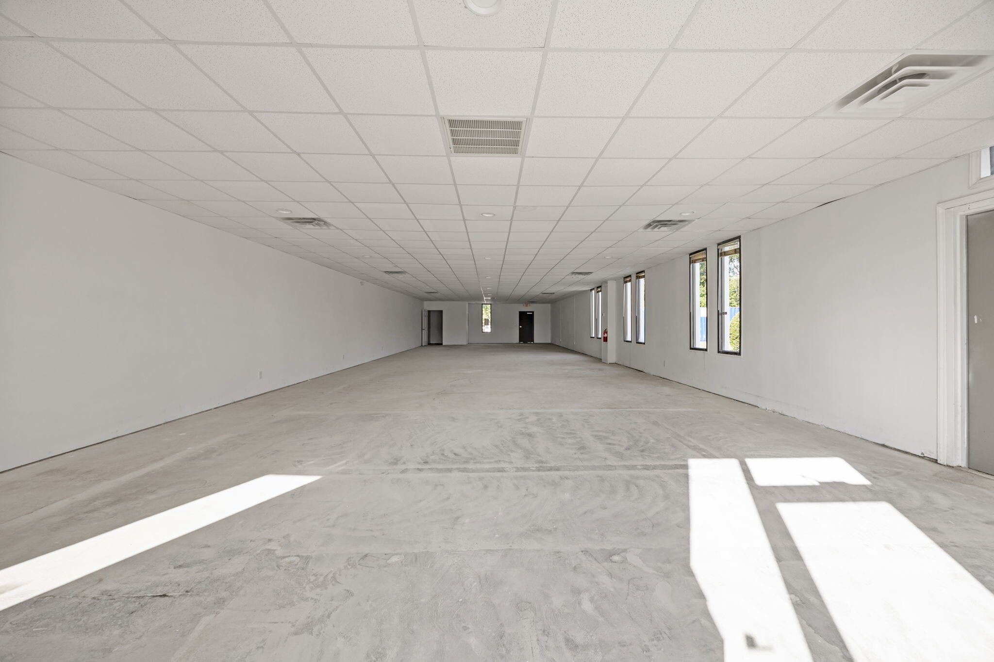 301 Plaza Dr, Greenville, NC for lease Interior Photo- Image 1 of 5