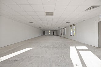 301 Plaza Dr, Greenville, NC for lease Interior Photo- Image 1 of 5