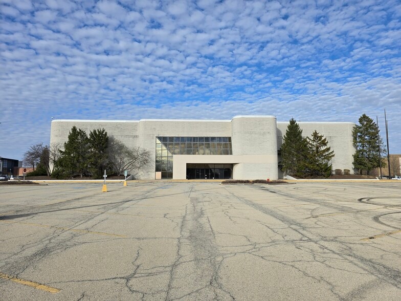 3340 Mall Loop Dr, Joliet, IL for sale - Primary Photo - Image 1 of 49