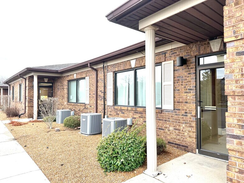 100-120 E 90th Dr, Merrillville, IN à louer - Photo du bâtiment - Image 3 de 17