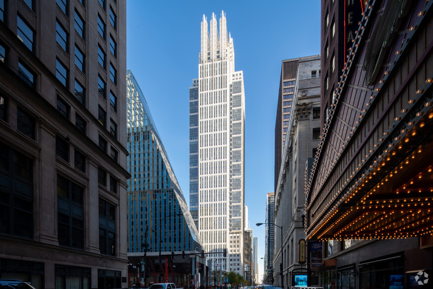 161 N Clark St, Chicago, IL à louer - Photo du bâtiment - Image 1 de 31