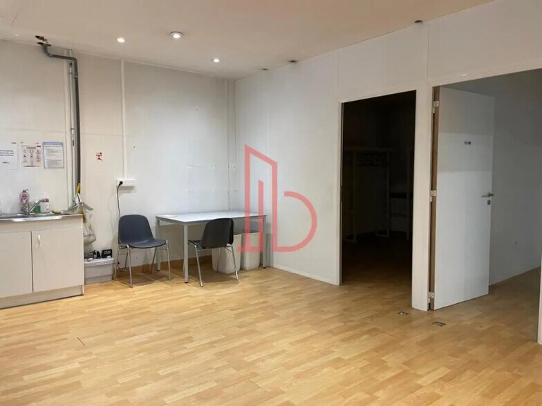 Office in Bordeaux for lease - Interior Photo - Image 3 of 5