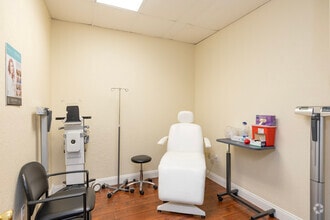 104-118 E Bloomingdale Ave, Brandon, FL à louer Photo intérieure- Image 2 de 13