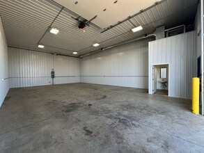 3249-3257 Moencks Ct, Bettendorf, IA for lease Interior Photo- Image 2 of 9