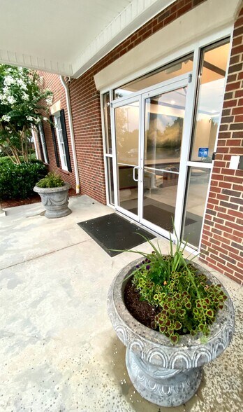 503 S Main St, Mauldin, SC à louer - Photo du bâtiment - Image 3 de 16