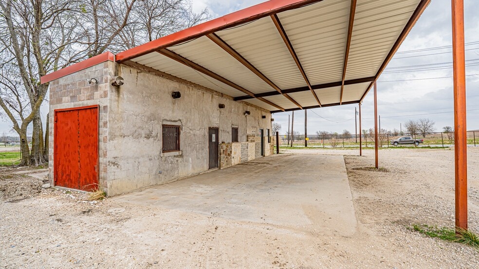 5985 Stacy Ln, Weatherford, TX for lease - Building Photo - Image 3 of 17
