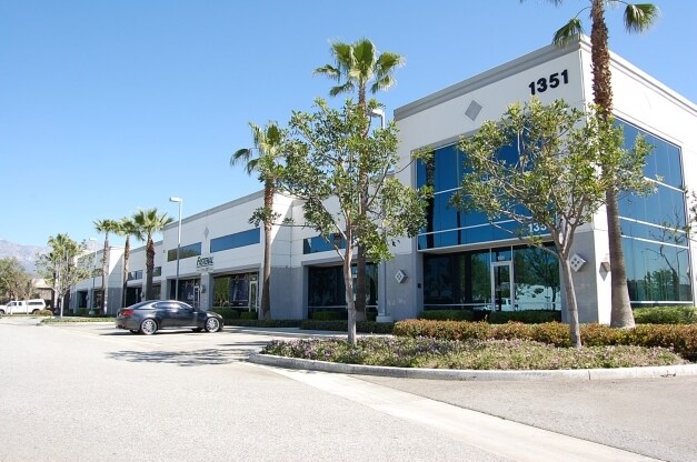 1351 S Grove Ave, Ontario, CA à vendre - Photo du bâtiment - Image 2 de 5