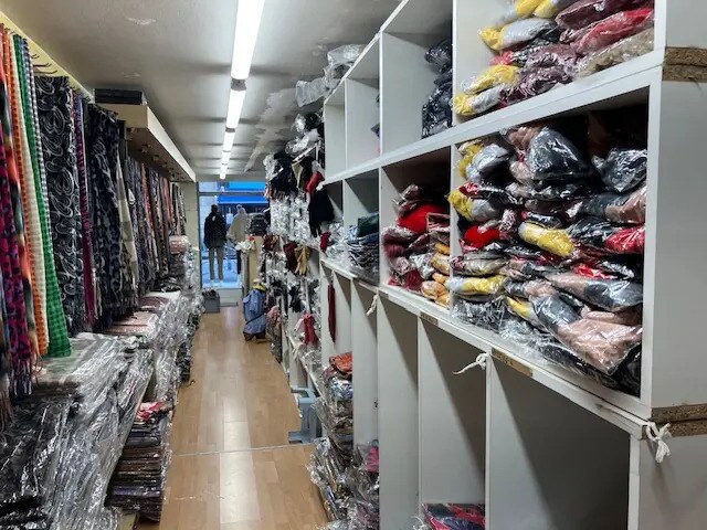 Retail in Lyon for lease - Interior Photo - Image 1 of 25