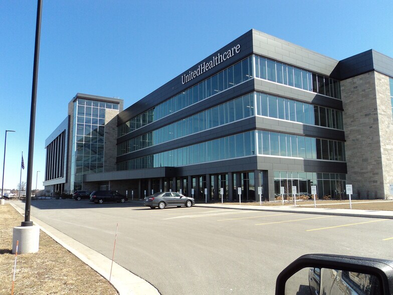 2020 Innovation Ct, De Pere, WI à louer - Photo du bâtiment - Image 3 de 49