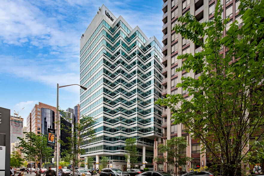 121 Bloor St E, Toronto, ON à louer - Photo du bâtiment - Image 2 de 4
