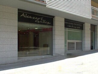 Plus de détails pour Multi-résidentiel à vendre