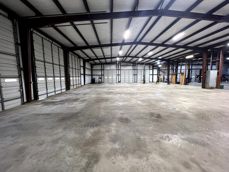 744 FM 609, La Grange, TX for lease - Interior Photo - Image 2 of 48